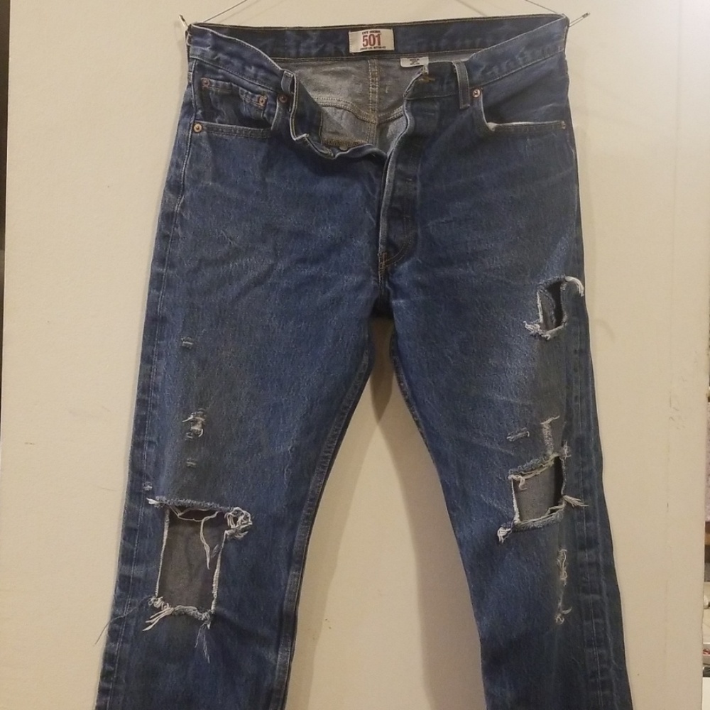 LEVIS 501 Straight leg botton fly 34 x32